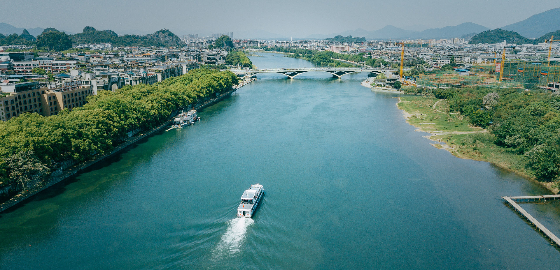大者，伟也，腾跃在钱潮之间